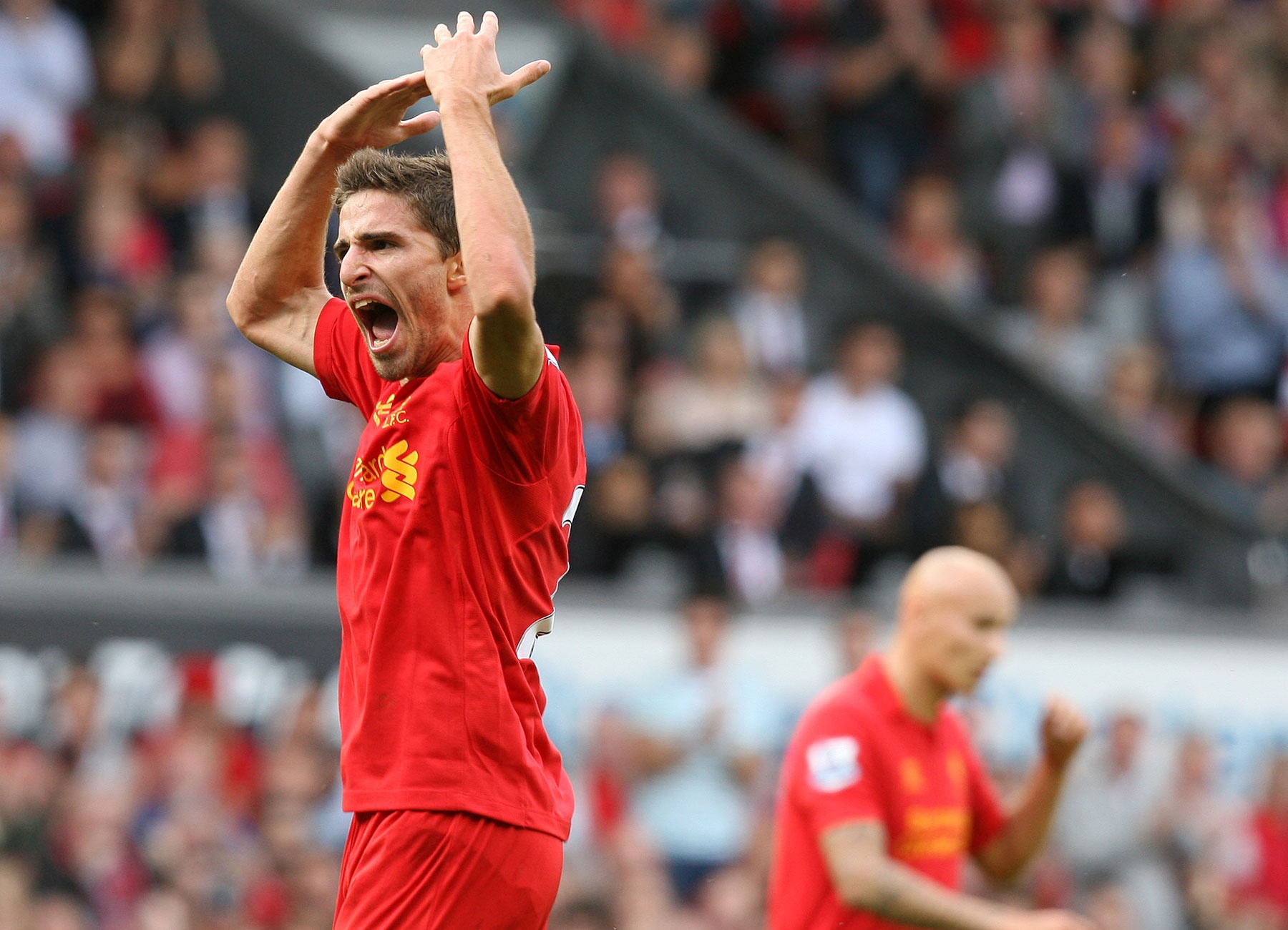 8. Fabio Borini (Liverpool sang Inter- 6 triệu bảng): Tiền đạo 24 tuổi đã từ chối lời mời của West Ham và Sunderland với lý do muốn thi đấu tại một đội bóng giàu tham vọng hơn. Báo chí Anh đưa tin, “Nerazzurri” đã đạt thỏa thuận chiêu mộ Borini với bản hợp đồng có thời hạn 4 năm cùng mức phí 6 triệu bảng. Ảnh: Lindsey Parnaby.