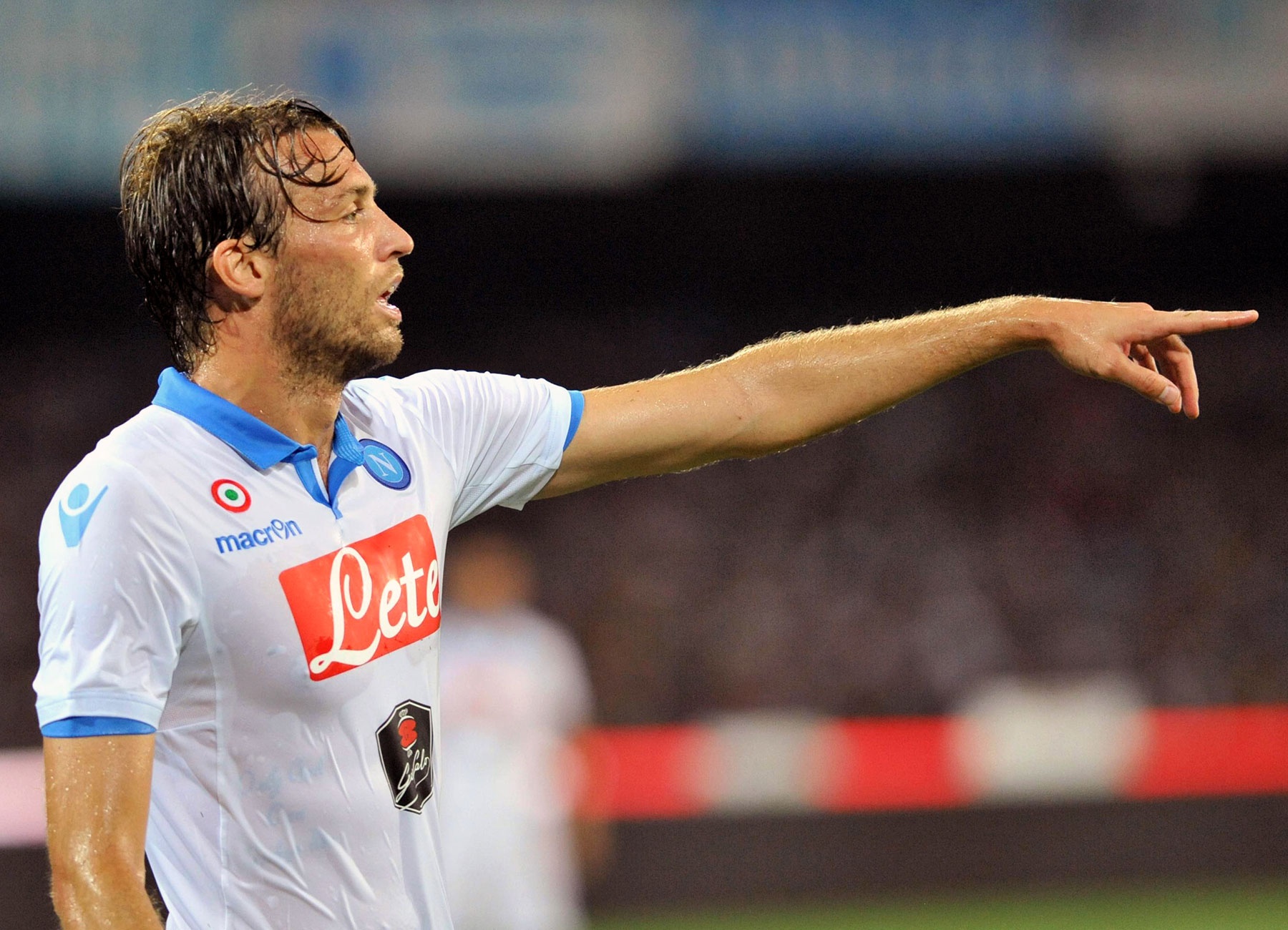 7. Michu (Swansea sang Aston Villa- miễn phí): Tiền đạo người Tây Ban Nha trở thành thảm họa tại Napoli khi chỉ ra sân đúng 3 lần và không có bất cứ bàn thắng nào trong mùa giải vừa qua. Tuy nhiên, HLV Tim Sherwood sẵn sàng thử vận may của mình với hy vọng hồi sinh chân sút từng ghi 18 bàn tại Premier League 2012/13.