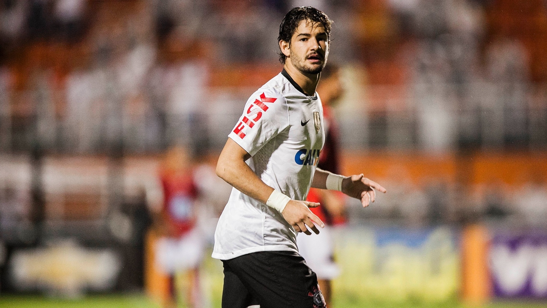 9. Alexandre Pato (Corrintians sang Tottenham- 11,9 triệu bảng): “Vịt con” đang có cơ hội trở lại với bóng đá châu Âu khi Spurs đang cần một chân sút đẳng cấp để chia lửa với Harry Kane trên hàng công. Với kinh nghiệm thi đấu đỉnh cao trong những năm khoác áo AC Milan, Pato sẽ là mảnh ghép hoàn hảo cho đội hình của HLV Mauricio Pochettino. Ảnh: Zastavki.