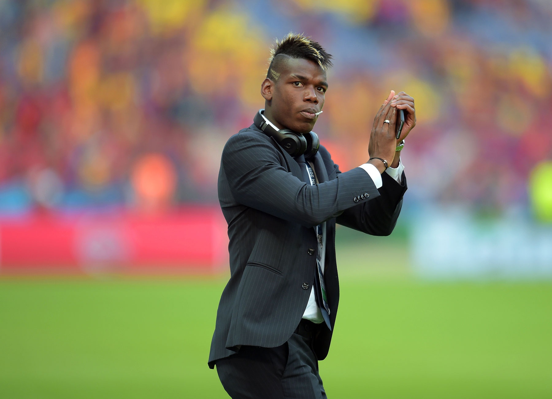 1. Paul Pogba (Juventus sang Chelsea- 72 triệu bảng): Nhà ĐKVĐ Premier League đang nỗ lực đàm phán với đội chủ sân Juventus Arena về trường hợp của ngôi sao 22 tuổi. Tuy nhiên, thời gian đang chống lại “The Blues” khi kỳ chuyển nhượng sắp kết thúc và Juventus tuyên bố sẽ không bán Pogba với bất cứ giá nào. 