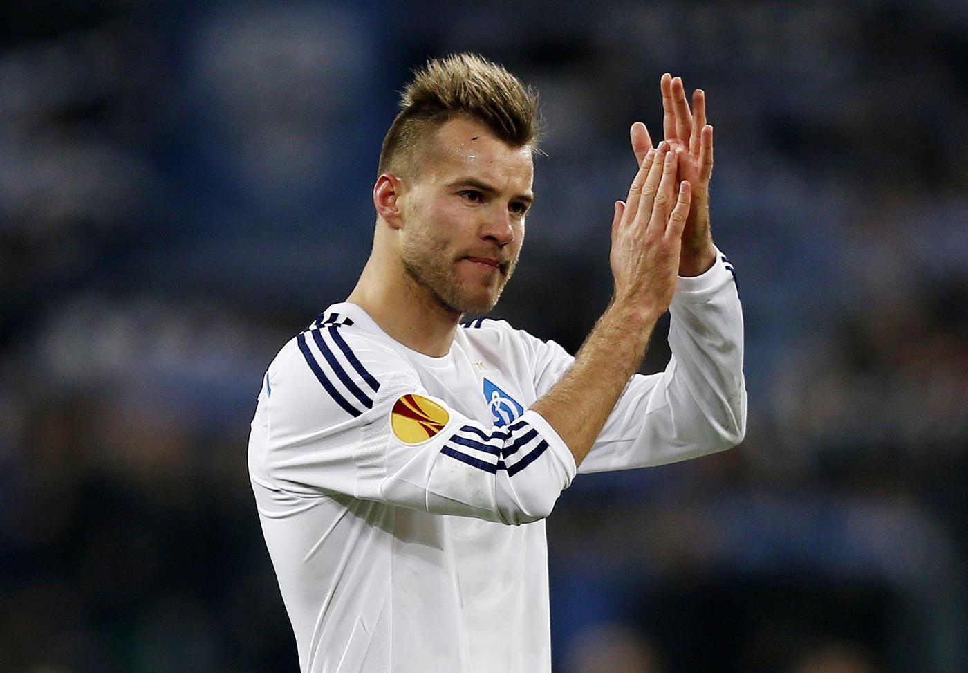 10. Andriy Yarmolenko (Dynamo Kiev sang Everton- 15 triệu bảng): Bất chấp lời mời gọi hấp dẫn từ Dortmund, tiền đạo người Nga đang gấp rút hoàn tất những thủ tục cuối cùng để chuyển sang thi đấu cho “The Toffees”. Yamorlenko từng được đánh giá là tài năng trẻ sáng giá nhất xứ sở Bạch Dương và lọt vào mắt xanh của những ông lớn như Arsenal hay Barcelona. Ảnh: Metro.