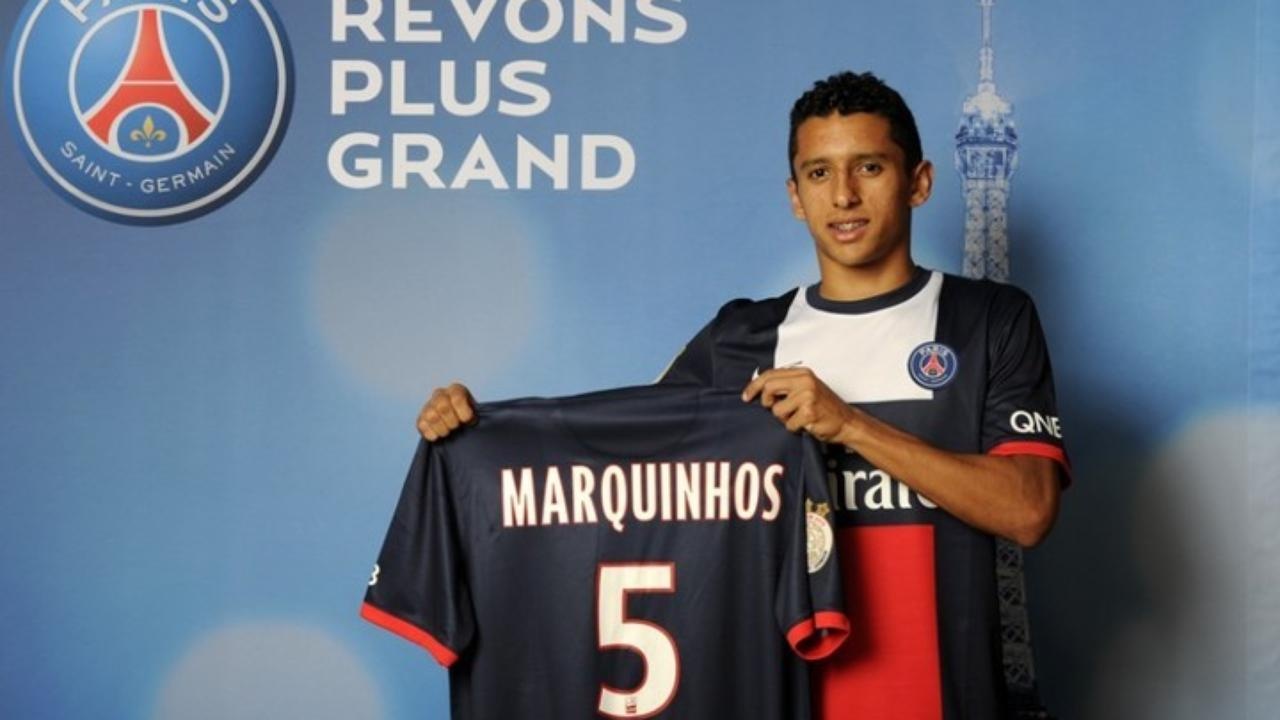 6. Marquinhos (Roma sang PSG, 2013- 25 triệu bảng): Với sự hậu thuẫn của những ông chủ người Ả rập, đội chủ sân Parc des Princes không ngần ngại chi ra khoản tiền khổng lồ để đổi lấy sự phục vụ của trung vệ 19 tuổi từ Roma. Tại Ligue 1, sao mai người Brazil chưa có nhiều cơ hội khẳng định bản thân do HLV Laurent Blanc vẫn luôn đặt niềm tin vào bộ đôi trung vệ Thiago Silva và David Luiz.