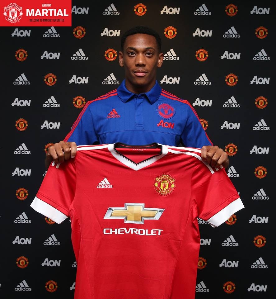 1. Anthony Martial (Monaco sang Manchester United, 2015- 36 triệu bảng): Tiền đạo tân binh của M.U chính thức trở thành ngôi sao tuổi teen đắt giá nhất lịch sử bóng đá thế giới. Tuy nhiên, khả năng của sao mai 19 tuổi vẫn là một ẩn số. Thậm chí, đội trưởng Wayne Rooney phải nhờ đến sự trợ giúp từ Morgan Schneiderlin mới có thể biết chút thông tin về  tuyển thủ U21 Pháp. 