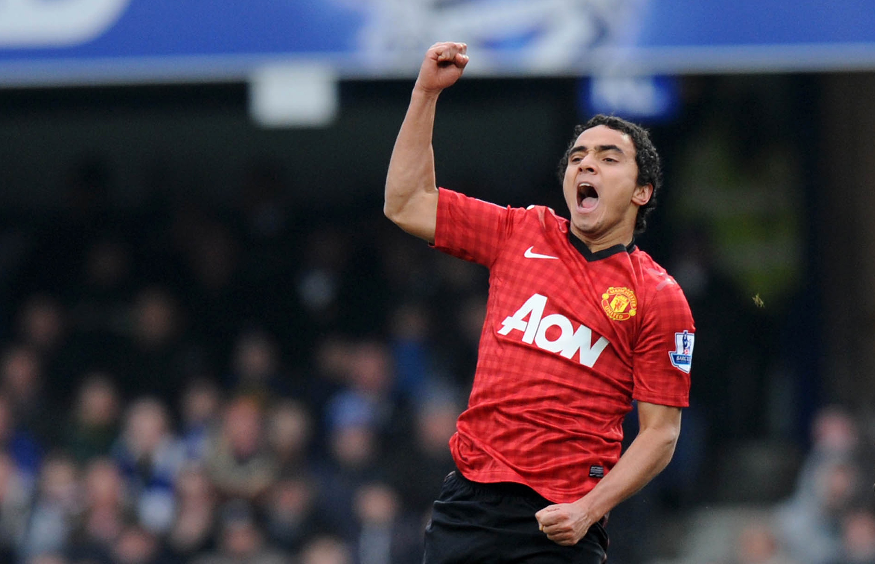 9. Rafael Da Silva (Manchester United): Hậu vệ người Brazil có tương lai vô cùng sáng lạn dưới thời Sir Alex. Tuy nhiên, những chấn thương liên tiếp khiến anh không thể ra sân thường xuyên trong mùa giải vừa qua và bị bán lại cho Lyon. Thậm chí, Rafael khẳng định anh phải ra đi chỉ vì Van Gaal không thích những cầu thủ mang quốc tịch Brazil. Ảnh: Metro.