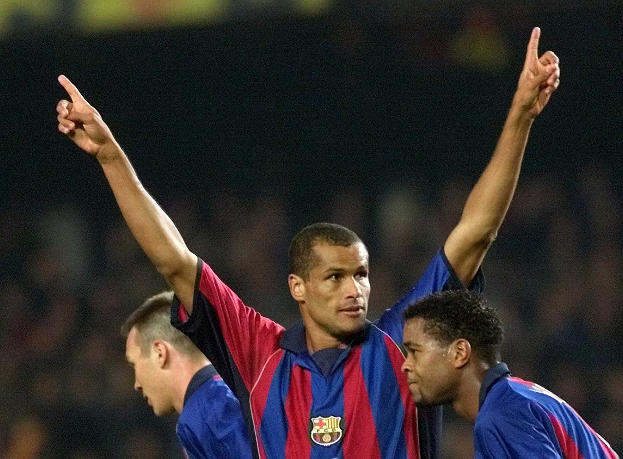3. Rivaldo (Barcelona): Trong cả 2 lần dẫn dắt Barcelona, mối quan hệ của Louis Van Gaal và cậu học trò người Brazil luôn trong trạng thái căng thẳng. Đích thân Rivaldo đã công khai tuyên bố: “Tôi không thích Van Gaal và ông ấy cũng không thích tôi”.  Ảnh: Goal.