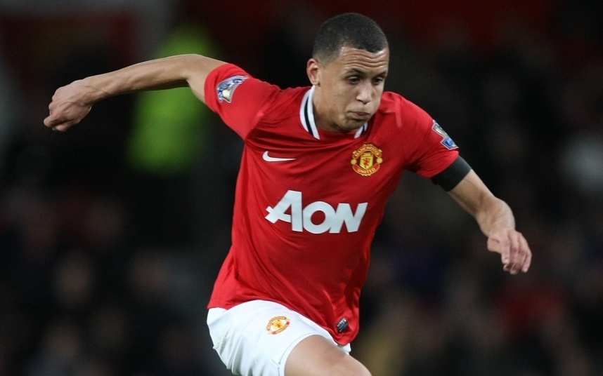 Tiền vệ trái: Raven Morrison: Từng được Sir Alex Ferguson đánh giá là “tài năng xuất chúng”, tuy nhiên, sự nghiệp của sao mai sinh năm 1993 lại bị lu mờ bởi những bê bối ngoài sân cỏ, điển hình là những phát biểu miệt thị người đồng tính và cáo buộc hành hung người khác. Ngay cả West Ham cũng không thể chấp nhận tính cách ngỗ ngược của tiền vệ người Anh. Raven Morrison liên tục bị đẩy sang các đội bóng QPR, Cardiff và Lazio dưới dạng cho mượn.