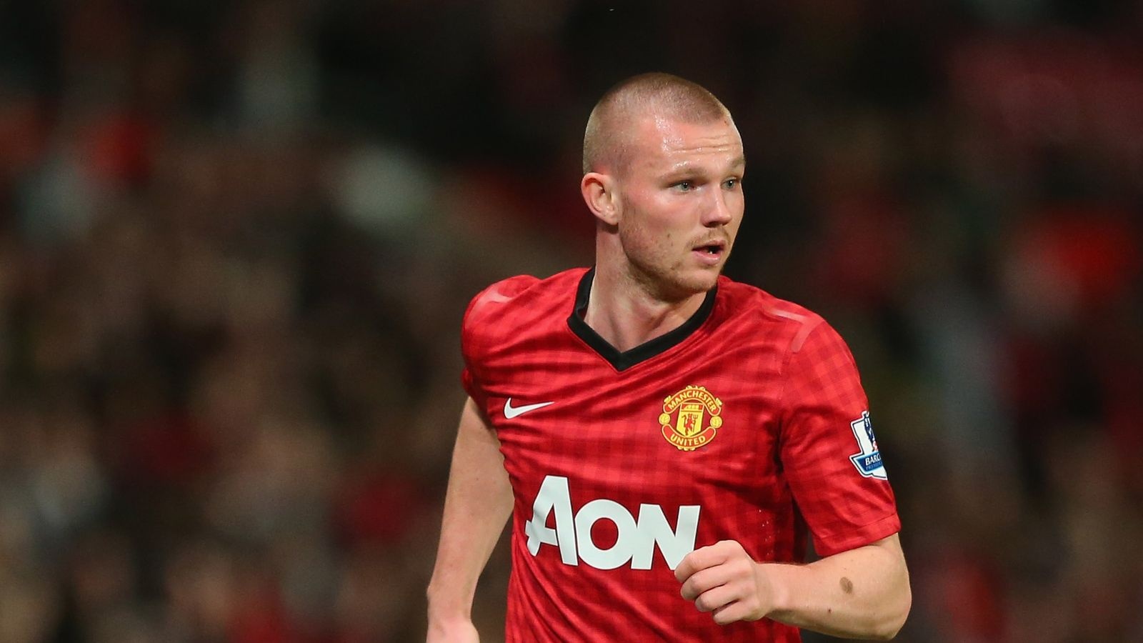 Tiền vệ trung tâm: Ryan Tunnicliffe: Nhận thấy đẳng cấp của Tunnicliffe không đủ để thi đấu cho một đội bóng hàng đầu như M.U, tiền vệ người Anh bị chấm dứt hợp đồng và bán lại cho Fulham vào năm 2014. 