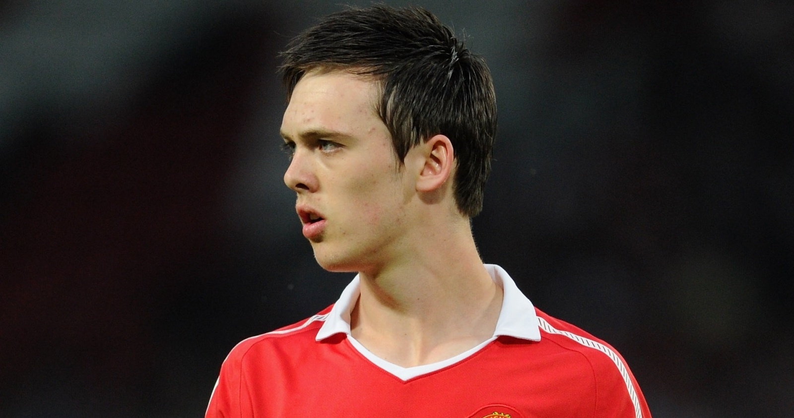 Trung vệ: Tom Thorpe: Hậu vệ sinh năm 1993 cùng với Paddy McNair được Louis Van Gaal triệu tập lên đội một vào mùa giải 2014/15. Trái ngược với đàn em McNair, Tom Thorpe không thể gây ấn tượng trong mắt “Tulip thép”. Kết quả, đội trưởng U21 M.U bị đem bán cho Rotherham, đội bóng đang thi đấu tại Championship một cách không thương tiếc.