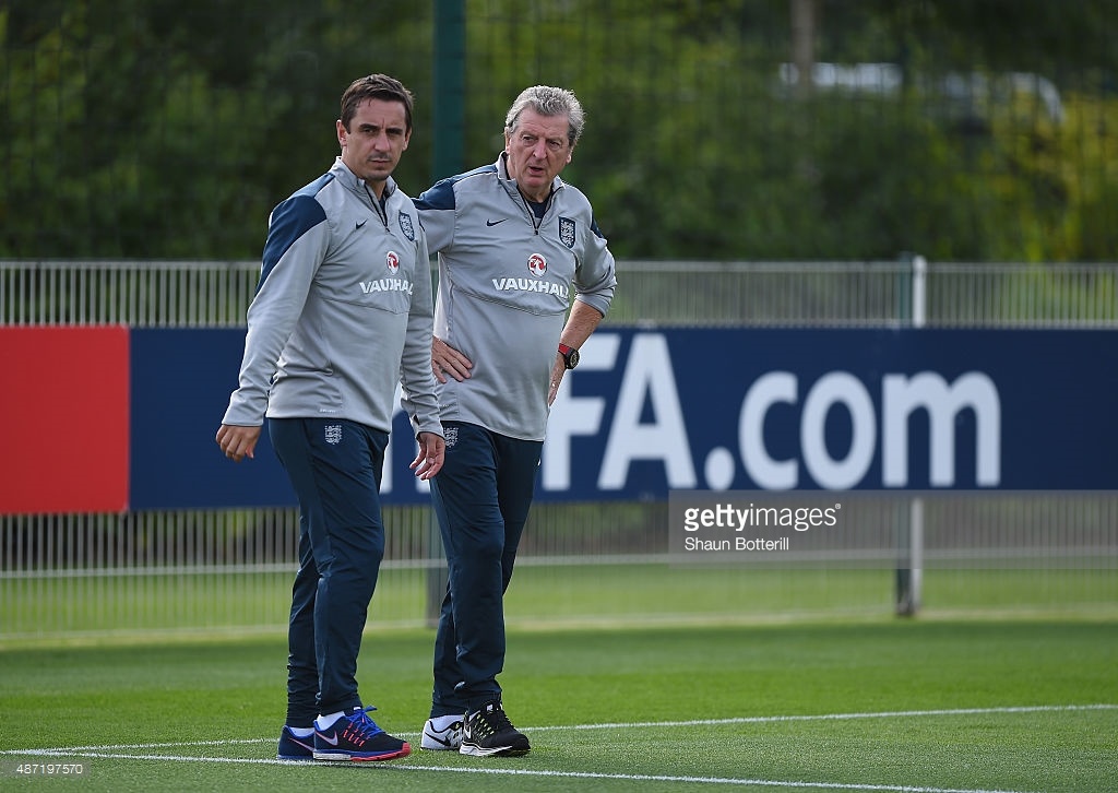 3. Gary Neville: Sau khi từ giã bóng đá đỉnh cao, cựu hậu vệ người Anh quyết định chuyển hướng sang công việc của một bình luận viên chuyên nghiệp, một chuyên gia uy tín của kênh thể thao Sky Sport. Ngoài ra, huyền thoại của “Quỷ đỏ” còn theo đuổi khóa đào tạo huấn luyện viên chuyên nghiệp của nhà cầm quân lão luyện Roy Hodgson ở ĐTQG Anh. Với kiến thức và tình yêu mãnh liệt dành cho M.U, Gary Neville hy vọng có thể trở lại mái nhà Old Trafford với vai trò của một chiến lược gia, một vị thuyền trưởng đáng kính.