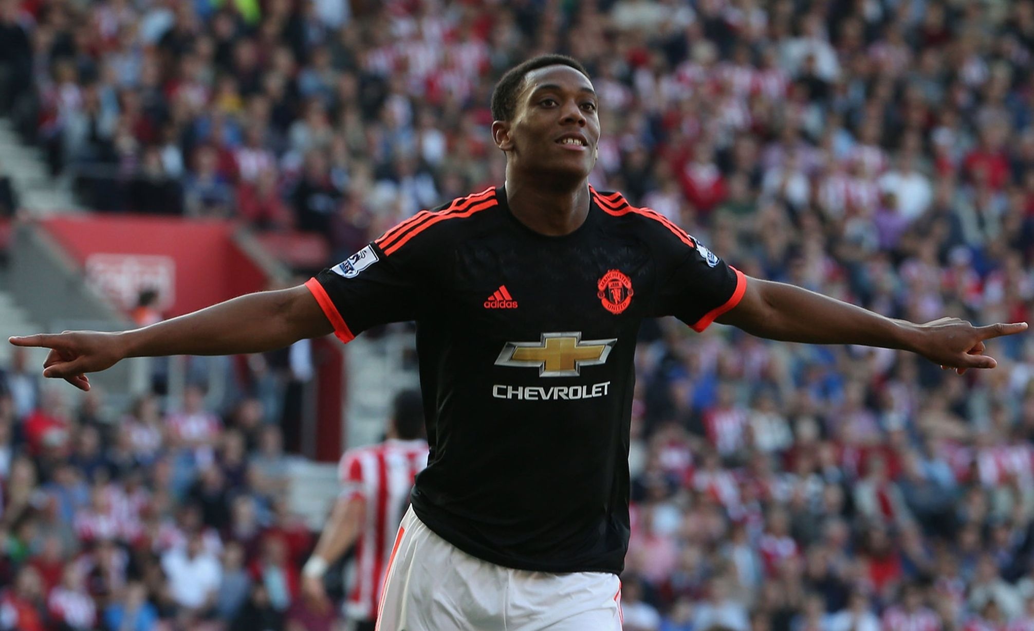 Anthony Martial duoc ca ngoi sau cu dup vao luoi Southampton hinh anh