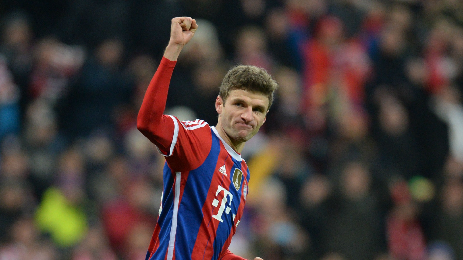 3. Thomas Mueller: Sir Alex chia sẻ ông đã được xem Mueller thi đấu từ khi còn là một đứa bé 10 tuổi đang chơi cho một đội bóng địa phương gần Munich. Nhưng chỉ ngay ngày hôm sau, tiền đạo sinh năm 1989 đã ký hợp đồng với “Hùm xám” xứ Bavaria và trở thành chân sút chủ lực của “Die Mannschaft” và Bayern Munich thời điểm hiện tại.