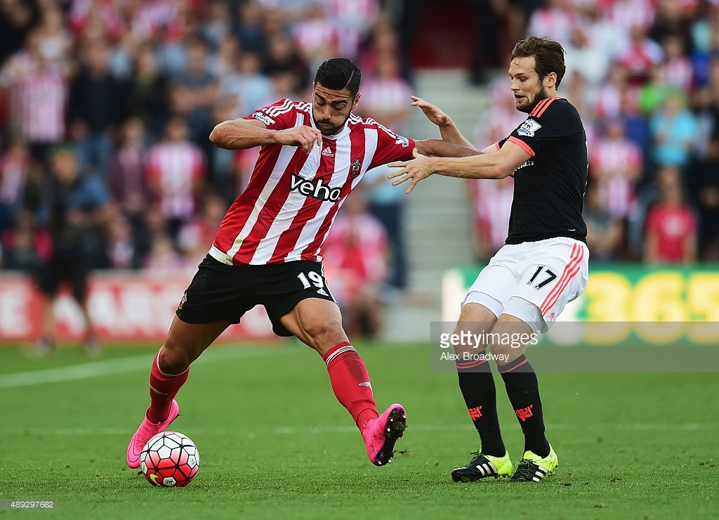 Graziano Pelle dễ dàng lập cú đúp nhờ những sai lầm đến từ các trung vệ của 