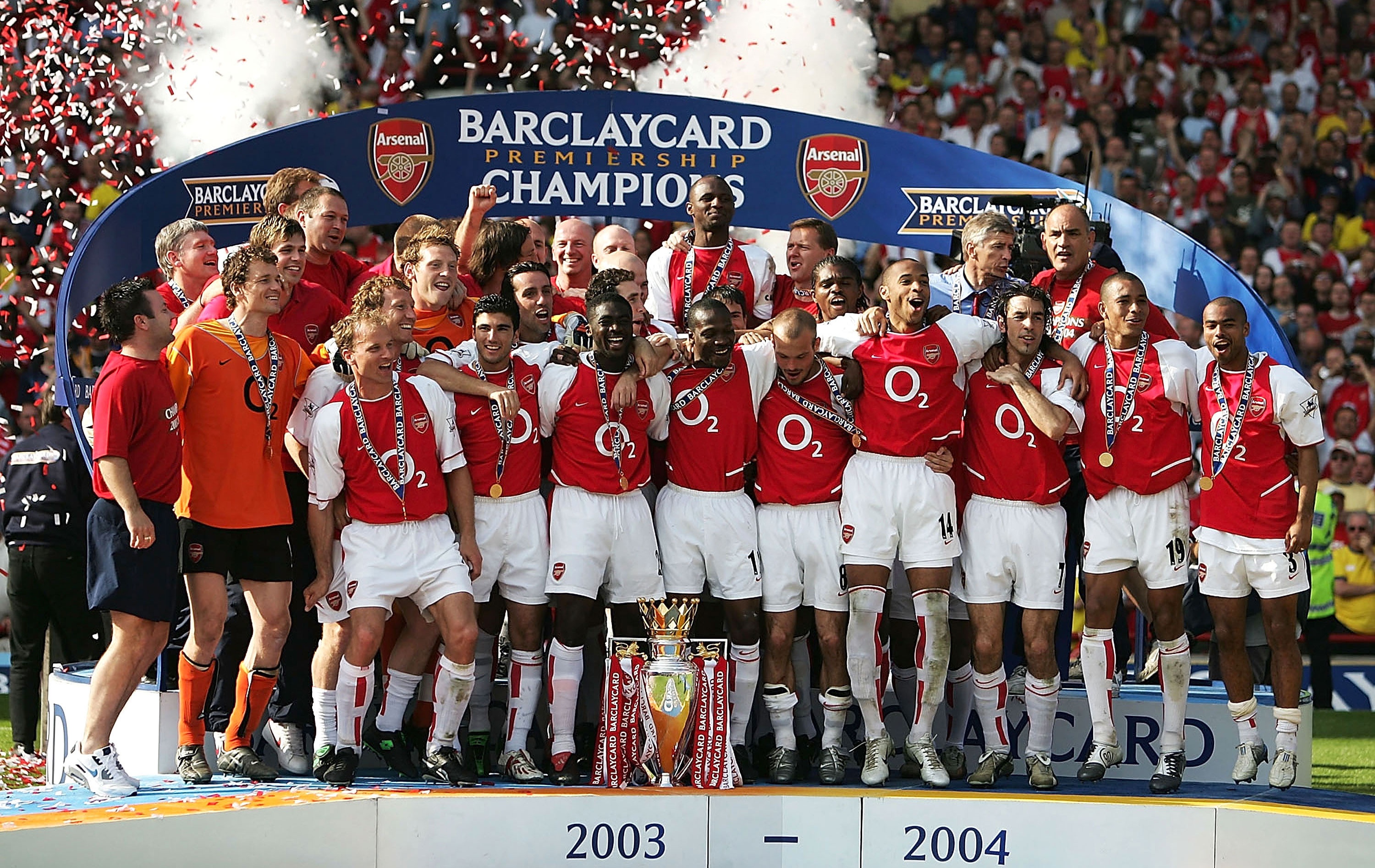 10. Arsenal: Trong kỷ nguyên Premier League, bảy CLB gồm Arsenal, Liverpool, Aston Villa, M.U và Everton và Tottenham là những gương mặt thường trực tại giải đấu cao nhất xứ sở sương mù. Tuy nhiên trước năm 1992, ngoại trừ “Pháo thủ” thành London, tất cả các đội bóng nói trên đều phải xuống hạng ít nhất một lần. Ngoài ra, nhà ĐKVĐ Chelsea đã có 6 lần phải nói lời tạm biệt với Premier Leaue, trong khi đó, lần gần đây nhất “đại gia mới nổi” Manchester City xuống chơi ở giải hạng nhất mới chỉ là mùa giải 2001/02. 