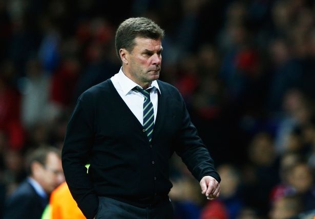 HLV Wolfsburg vang tuc khi noi ve chien thang cua M.U hinh anh