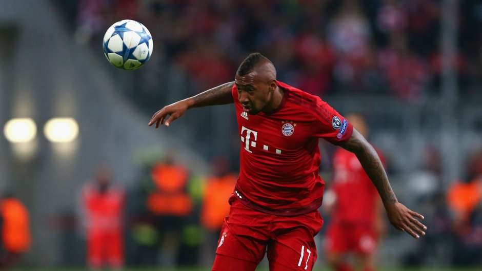 Trung vệ: Jerome Boateng (Bayern Munich): Với phong cách thi đấu mạnh mẽ như những chiến binh, tuyển thủ Đức trở thành trụ cột không thể thay thế của nhà ĐKVĐ Bundesliga. Boateng có thể đảm nhiệm tốt cả nhiệm vụ phòng ngự và phát động tấn công bằng những đường chuyền có độ chính xác cao.