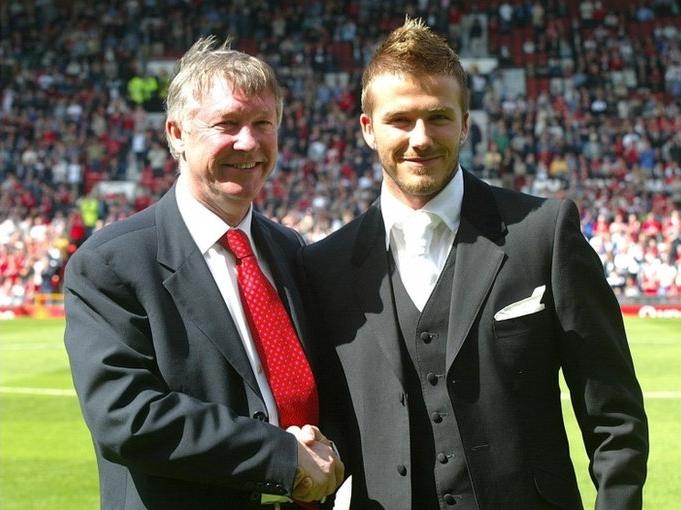 Sir Alex Ferguson tro lai Old Trafford cung David Beckham hinh anh