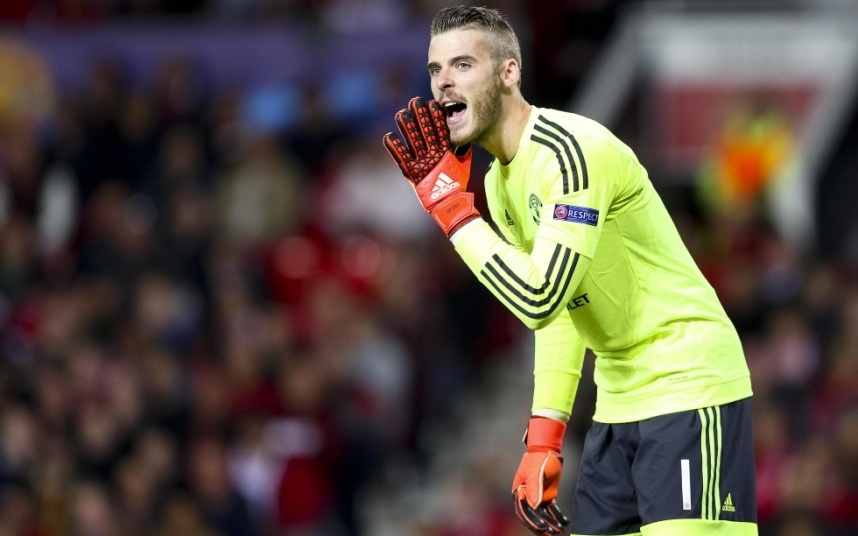 Thủ môn: David De Gea: Tuyển thủ Tây Ban Nha và Petr Cech đều là những thủ môn hàng đầu tại Premier League. Tuy nhiên, sự nhanh nhẹn và những pha phản xạ xuất thần giúp De Gea đánh bại ngôi sao của Arsenal để giành vị trí số một trong khung gỗ của đội hình kết hợp giữa M.U và Arsenal.