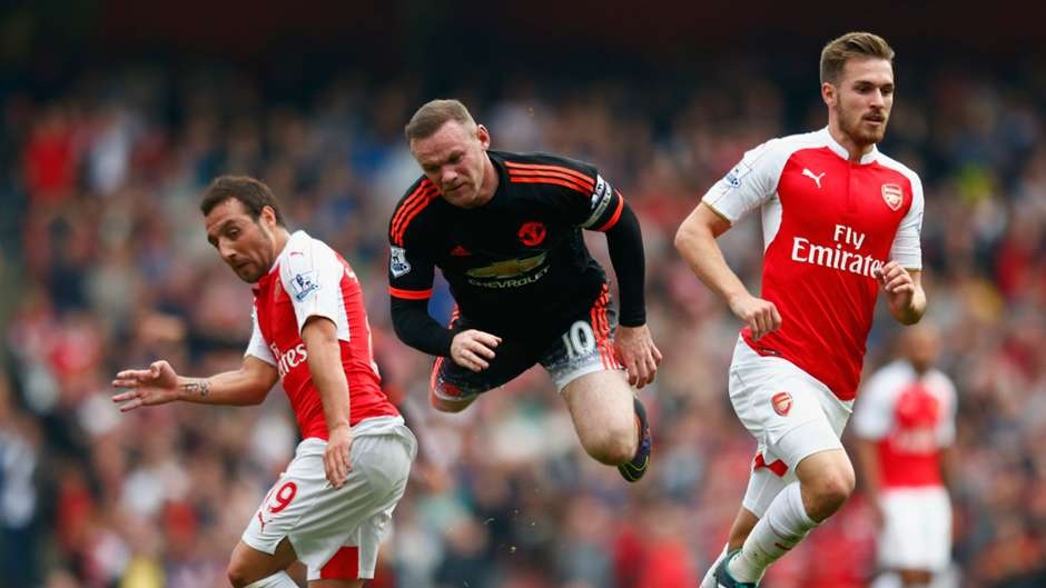 Tiền đạo trái: Wayne Rooney (Manchester United): Những tình huống xoay trở nặng nề và cảm giác bóng tệ hại của “Quỷ đầu đàn” khiến M.U gặp khó khăn trong việc triển khai tấn công. Tất cả những gì Rooney làm được trên sân Emirates chỉ là một cú sút không mấy nguy hiểm về phía khung thành của Petr Cech.