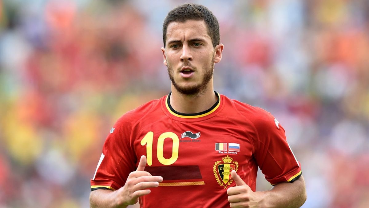 Tiền vệ trái: Eden Hazard (Bỉ): Dù đang không có phong độ tốt tại Premier League, ngôi sao 24 tuổi vẫn thể hiện tầm ảnh hưởng rất lớn của mình trong màu áo “Quỷ đỏ” Bỉ bằng 5 bàn thắng cùng 3 pha dọn cỗ cho đồng đội.