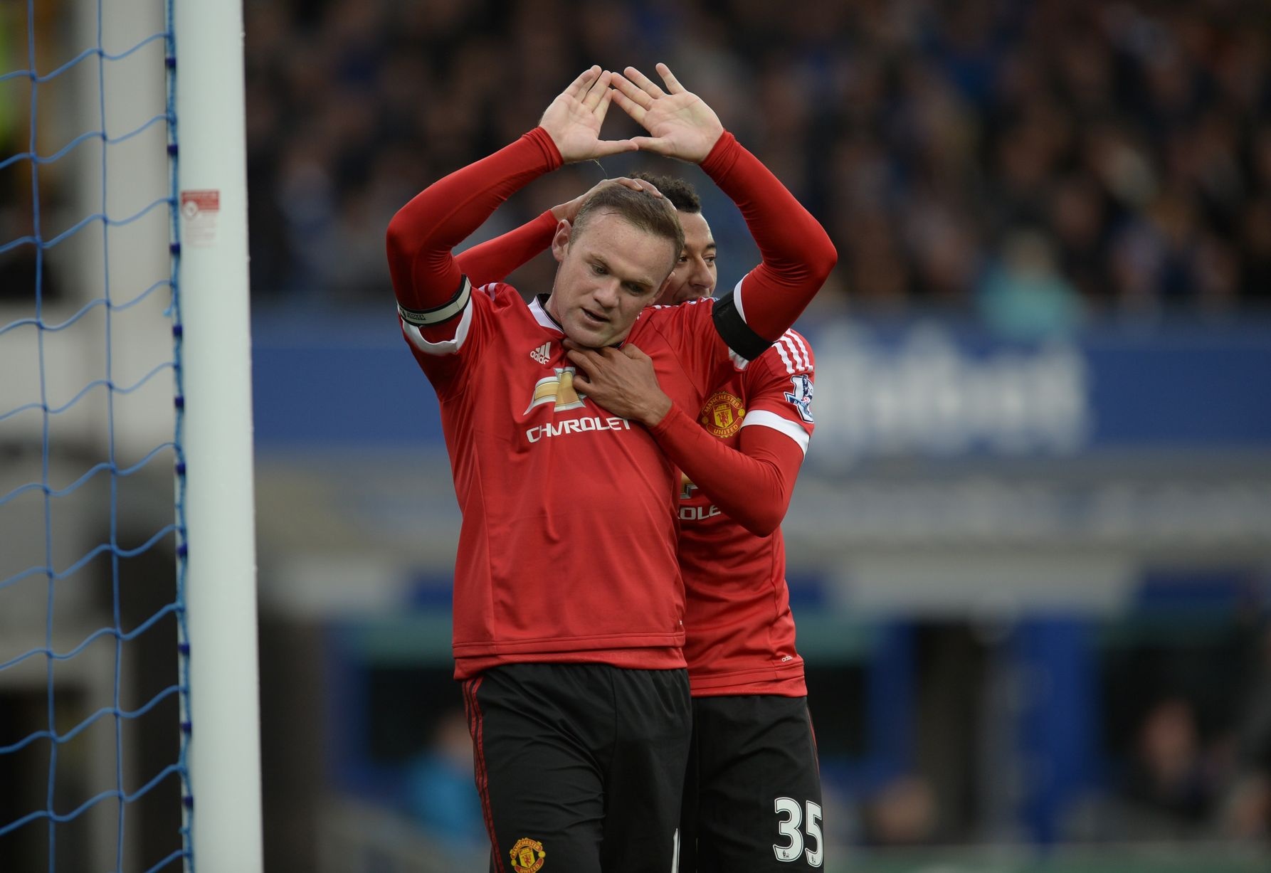 Ro10 có bàn thắng sau hàng loạt tình huống bỏ lỡ. 