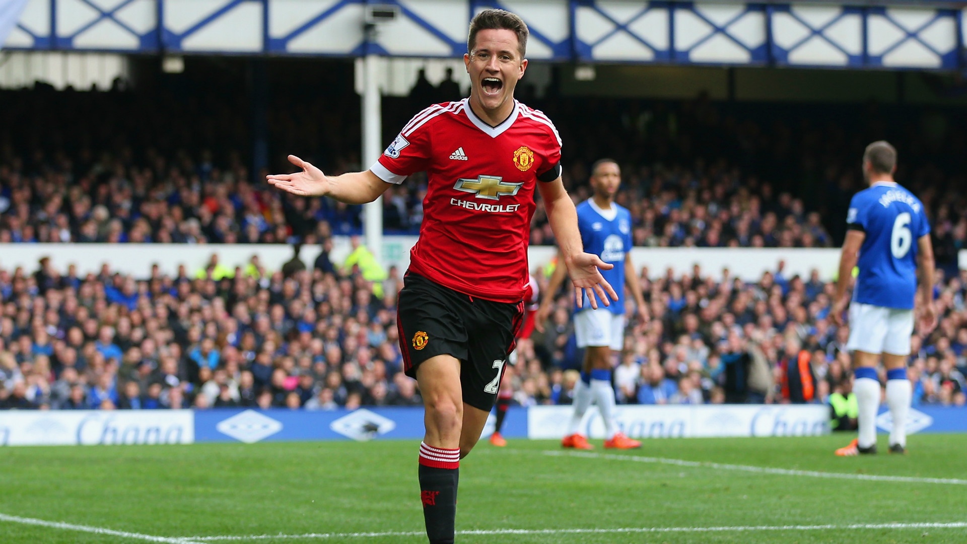 Ander Herrera là nguồn cảm hứng cho hàng tiền vệ của M.U trong 2 trận đấu gần đây. 