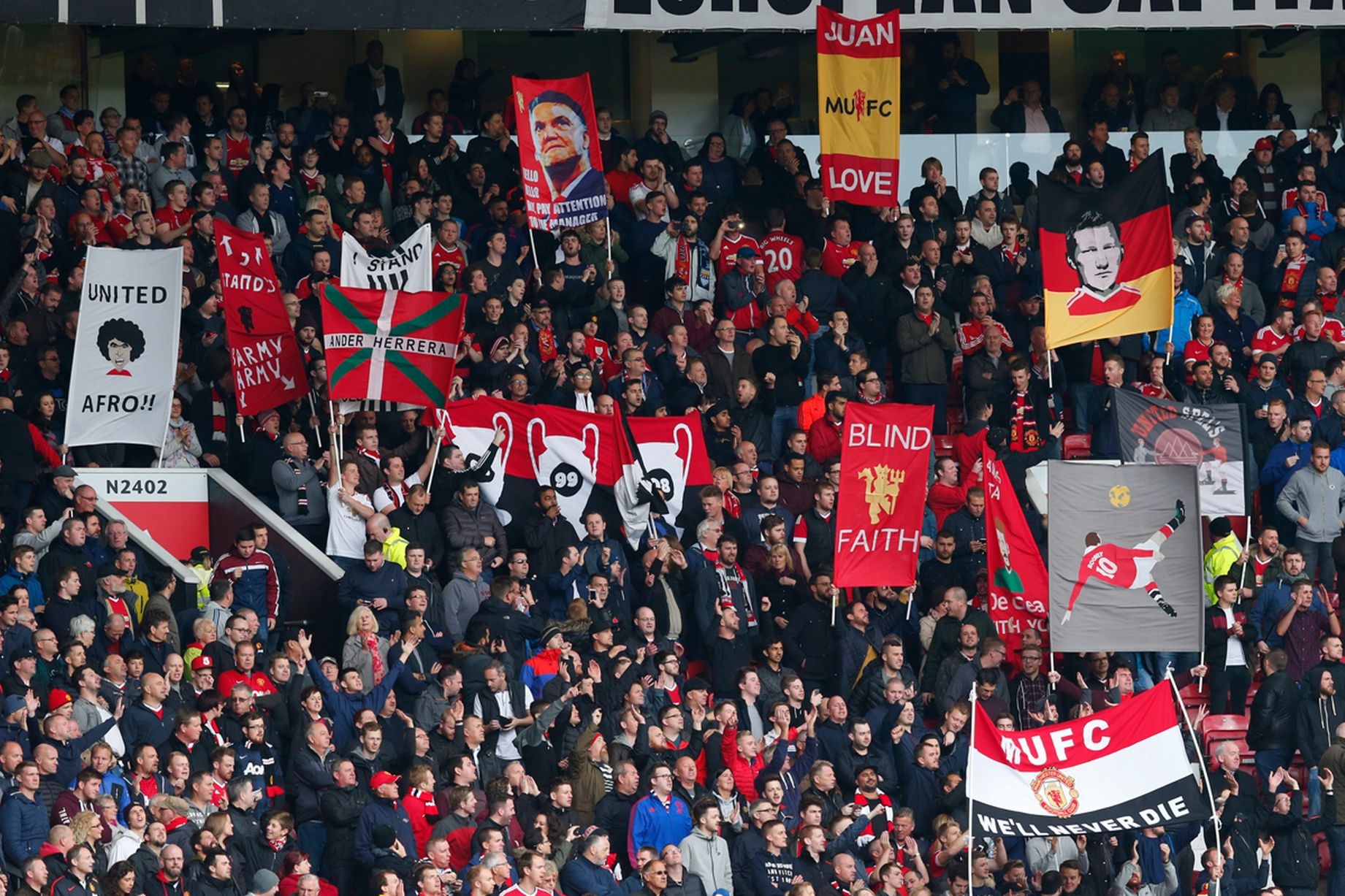 Người hâm mộ kỳ vọng vào một trận derby Manchester cống hiến và hấp dẫn.