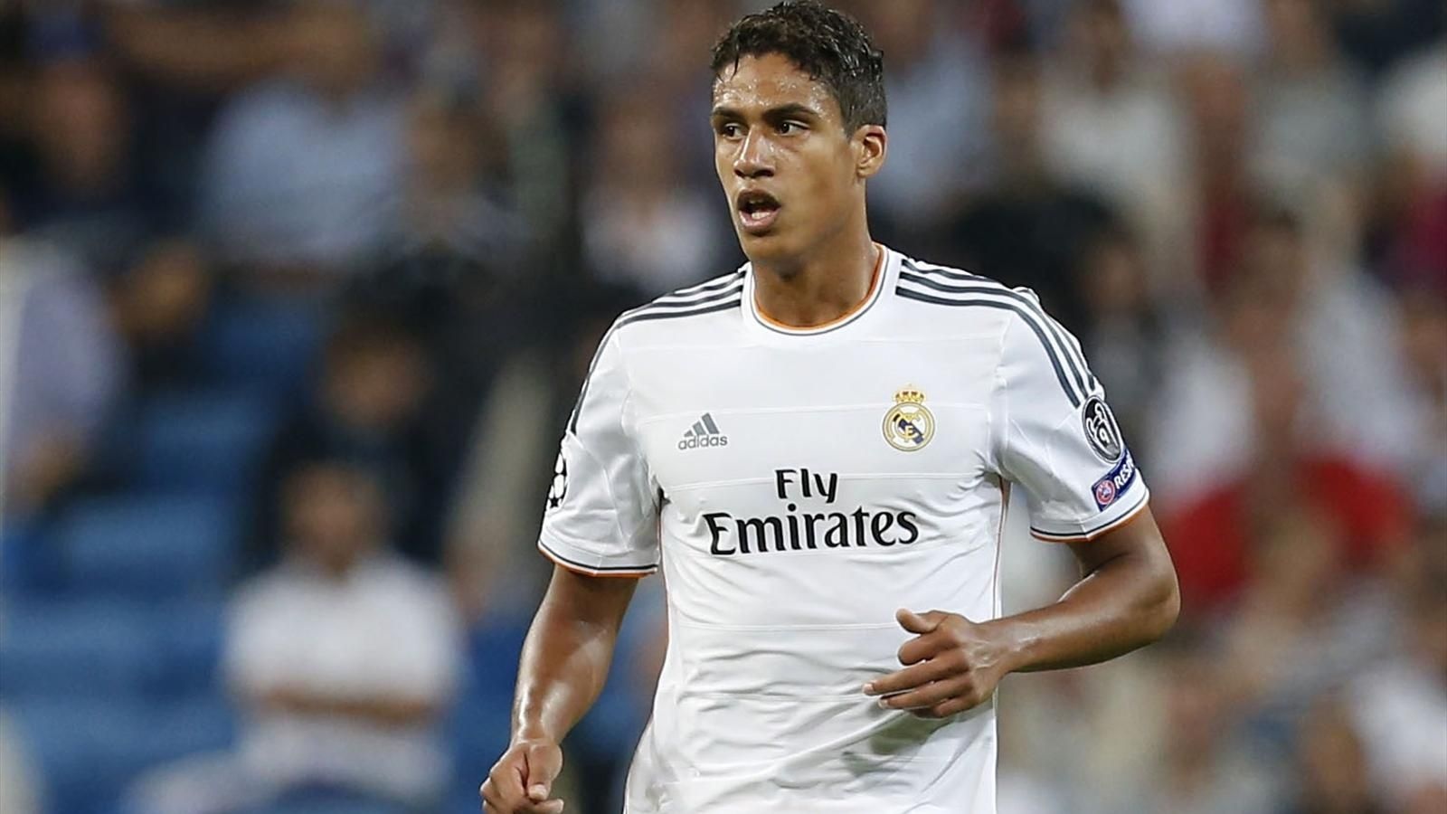 7. Raphael Varane (Real Madrid): Tuyển thủ Pháp được phát hiện và đầu tư bởi Jose Mourinho, sau đó, khả năng của anh phát triển mạnh mẽ dưới thời Carlo Ancelotti và đỉnh điểm là chức vô địch Champions League mùa giải 2013/14. Mới chỉ 22 tuổi, Varane chắc chắn sẻ trở thành trụ cột của hàng phòng ngự “Los Blancos” trong nhiều năm tiếp theo.