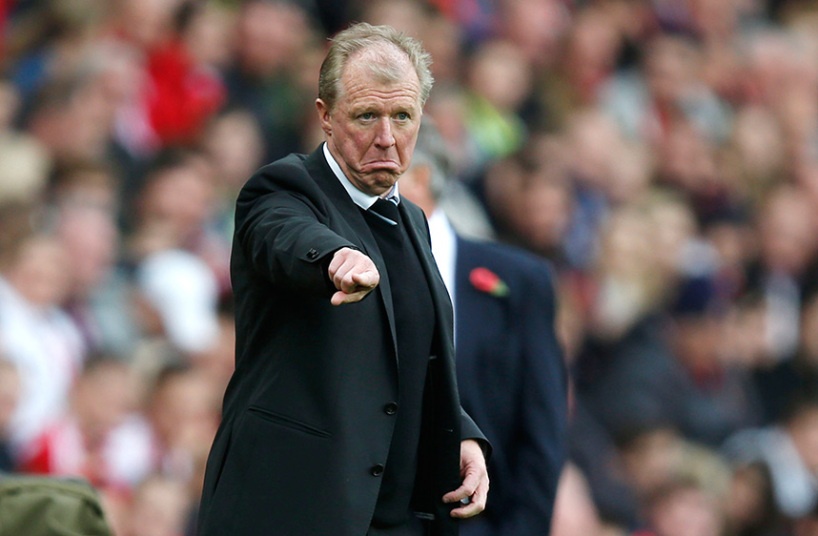 2. Steve McClaren (Newcastle- tỷ lệ: 5/4): 2 chiến thắng sau 12 trận cùng vị trí trong nhóm cầm đèn đỏ là thành tích không thể chấp nhận. Sau thất bại trong trận derby vùng đông bắc nước Anh trước Sunderland, người hâm mộ “Chích chòe” vẫn không hiểu tại sao chiến lược gia 54 tuổi vẫn chưa chịu từ chức. Ảnh: Reuteurs.