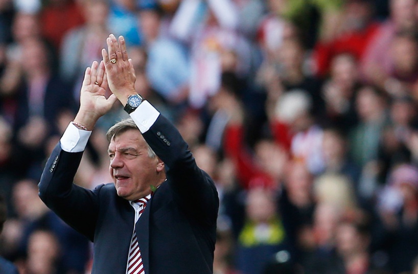 9. Sam Allardyce (Sunderland- tỷ lệ: 40/1): Tiếp quản chiếc ghế nóng tại sân The Light đồng nghĩa với việc “Big Sam” phải đối mặt với vô vàn khó khăn. Chiến lược gia lão luyện sẽ phải đưa con tàu đắm Sunderland thoát khỏi nhóm xuống hạng, và chiến thắng trước kình địch Newcastle ở vòng 10 đã phần nào thắp sáng lên tia hy vọng của người hâm mộ “Mèo đen”.