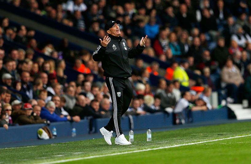 10. Tony Pulis (West Brom- tỷ lệ: 40/1): Đội chủ sân “The Hawthorns” chẳng có lý do gì để sa thải HLV người xứ Wales vì ông đang hoàn thành quá tốt nhiệm vụ của mình, trừ khi West Brom đặt mục tiêu dự cúp châu Âu. Tony Pulis chính là sự đảm bảo vô cùng chắc chắn cho một suất trụ hạng tại giải đấu cao nhất nước Anh. Ảnh: REX.