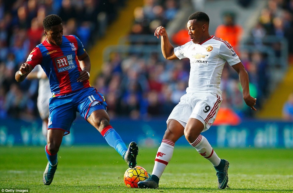 Muốn giành chiến thắng, Louis Van Gaal cần trả Martial về vị trí cao nhất trên hàng công.