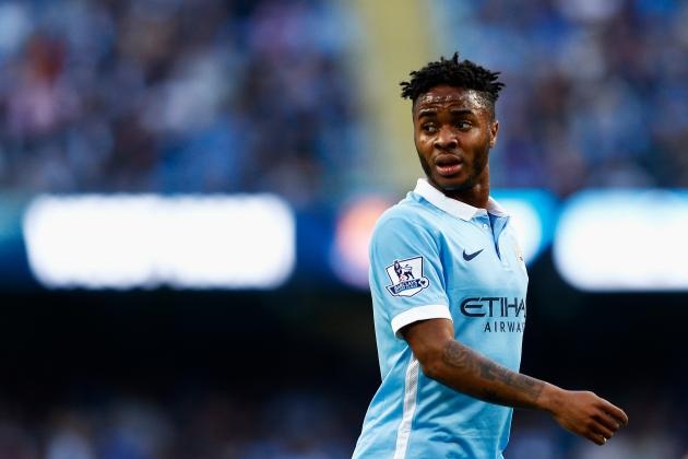 2. Raheem Sterling (Tiền vệ cánh- Manchester City): Bản hợp đồng bom tấn trị giá 49 triệu bảng ngay lập tức tỏa sáng và trở thành trụ cột trong đội hình của “The Citizen” mùa giải năm nay. Nhanh nhẹn, năng động, tinh quái là những từ có thể miêu tả lối chơi của cầu thủ chạy cánh gốc Jamaica. Không chỉ tỏa sáng ở hành lang cánh trái, Sterling còn là mối đe dọa thực sự mỗi khi anh có bóng ở trung lộ. Cú Hat-trick vào lưới Bournemouth ở vòng 9 giải Ngoại hạng đã toát lên tất cả những phẩm chất của cựu cầu thủ Liverpool. Tuy nhiên, Sterling vẫn cần học cách bình tĩnh hơn trong những tình huống dứt điểm.