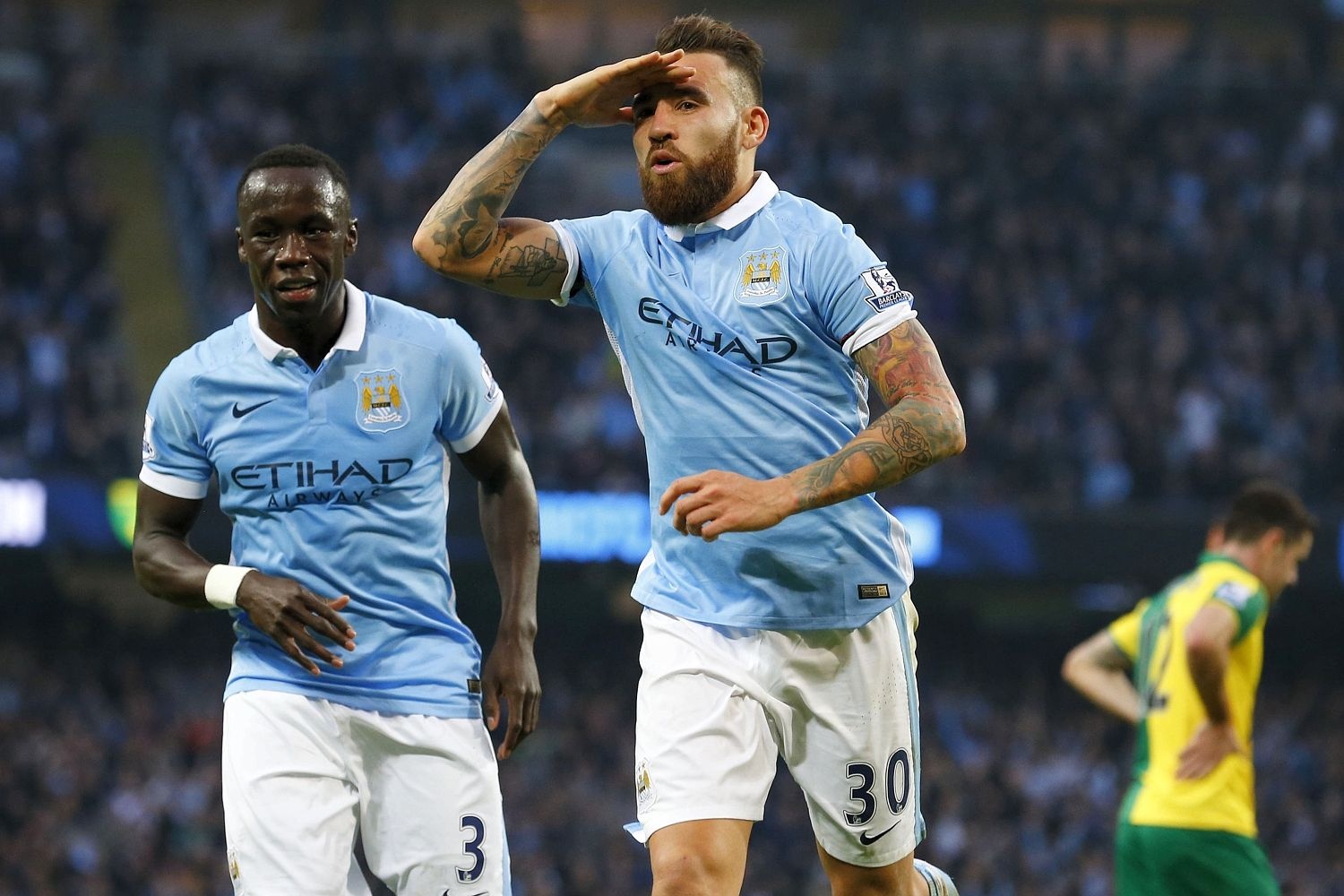 8. Nicolas Otamendi (Manchester City): HLV Manuel Pellegrini không cần quá lo lắng về chấn thương của Vincent Kompany khi trong tay ông đã có hậu vệ tốt nhất La Liga 2014/15, Nicolas Otamendi. Trung bình, tuyển thủ Argentina thực hiện thành công 2,5 tình huống đánh chặn cùng 8 pha phá bóng mỗi trận. Ngoài ra, cựu sao Valencia còn sở hữu 2 bàn thắng sau 7 lần ra sân.