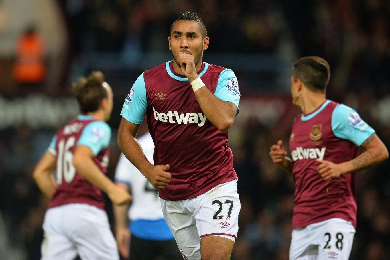 2. Dimitri Payet (West Ham): Cựu cầu thủ Marseille đang tỏa sáng rực rở trong màu áo đội chủ sân Upton Park. Tuyển thủ Pháp hoàn thành xuất sắc vai trò “số 10” và là nguồn cảm hứng giúp “The Hammers” bay cao trên BXH Premier League. 3 bàn thắng cùng 5 đường kiến tạo từ đầu mùa giải đã thể hiện những phẩm chất tốt nhất của Dimitri Payet.