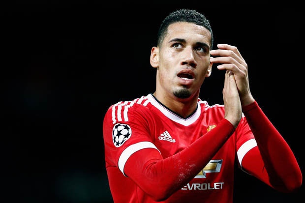 7. Chris Smalling (Manchester United): Trung vệ người Anh luôn là cầu thủ chơi ấn tượng nhất trong đội hình “Quỷ đỏ”. Tài năng của Smalling giúp MU trở thành một trong hai đội bóng để thủng lưới ít nhất tại Premier League kể từ đầu mùa giải. Mới đây, đội trưởng Wayne Rooney còn một mực khẳng định, cựu cầu thủ Fulham nằm trong top 3 trung vệ đẳng cấp nhất nhất thế giới.