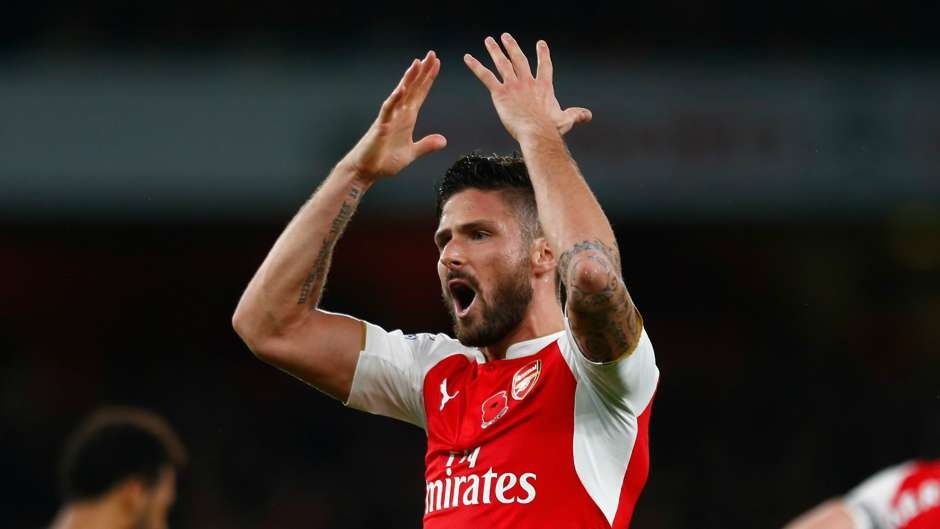 Tiền đạo Olivier Giroud (Arsenal): Chân sút đang có phong độ cao của “Pháo thủ” bỗng nhiên trở nên vô duyên một cách kỳ lạ. Tuyển thủ Pháp bỏ lỡ rất nhiều cơ hội ngon ăn trước khung thành của Hugo Lloris.