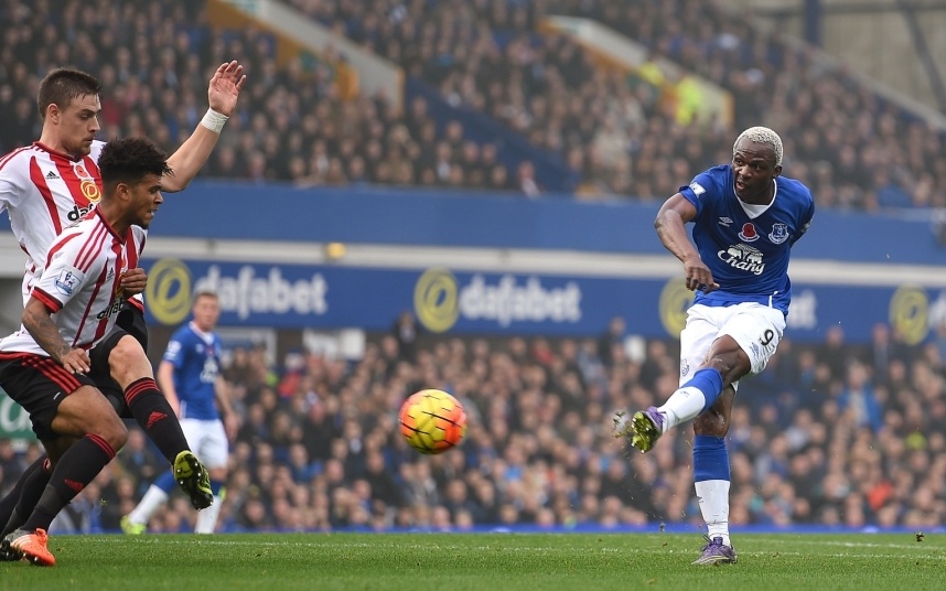 3. Arouna Kone (Everton- 38,5%): Đối tác của Romelu Lukaku cũng đang thi đấu ngày càng hay ở tuổi 32. Ngôi sao người Bờ Biển Ngà đóng góp 5 bàn thắng cho đội chủ sân Goodison từ đầu mùa.