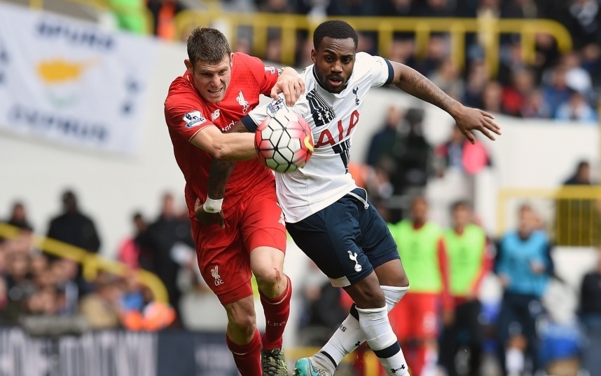 4. James Milner (Liverpool- 24 pha phạm lỗi): Khó có thể tìm thấy một tiền vệ cánh sở hữu lối chơi cân bằng giữa tấn công và phòng thủ như James Milner. Ngôi sao của “The Kop” nằm trong top những cầu thủ chơi xấu nhất giải Ngoại hạng với 24 pha phạm lỗi cùng 5 thẻ vàng kể từ đầu mùa.
