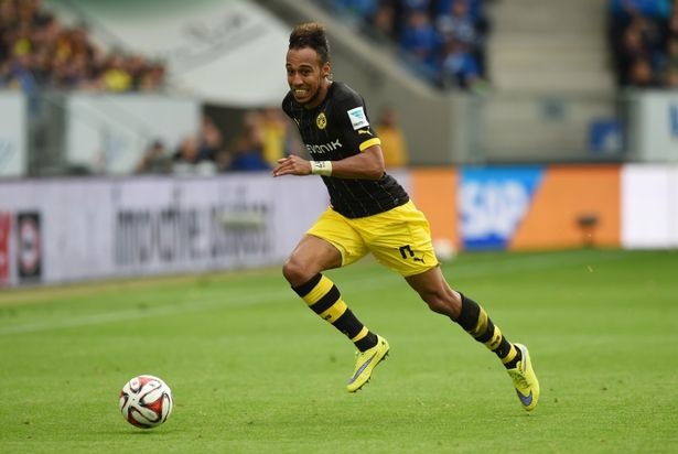 1. Pierre- Emerick Aubameyang (Gabon- Borussia Dortmund): Tiền đạo 26 tuổi cho thấy sự tiến bộ vượt bậc kể từ khi chuyển đến sân Signal Iduna Park năm 2013. Với 14 pha lập công từ đầu mùa, cựu cầu thủ Saint Etienne đang cùng Lewandowski của Bayern Munich chia sẻ vị trí số 1 trong danh sách vua phá lưới tại Bundesliga.