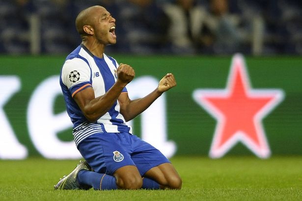 3. Yacine Brahimi (Algeria- Porto): Brahimi đứng trước cơ hội lần thứ 2 liên tiếp nhận giải thưởng danh giá của đài BBC khi giữ vững phong độ ấn tượng kể từ World Cup 2014, nơi ngôi sao của Porto trở thành người hùng của ĐTQG Algeria.