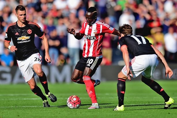 4. Sadio Mane (Senegal- Southampton): Ngôi sao thuộc biên chế Southampton có thể thi đấu tốt ở cả vị trí tiền vệ cánh lẫn tiền đạo. Tay săn bàn gốc phi sở hữu tổng cộng 15 pha lập công sau 42 trận kể từ mùa giải 2014/15. Với những gì đã thể hiện, Sadio Mane hoàn toàn xứng đáng trở thành ứng cử viên hàng đầu cho danh hiệu cầu thủ hay nhất lục địa đen năm nay.