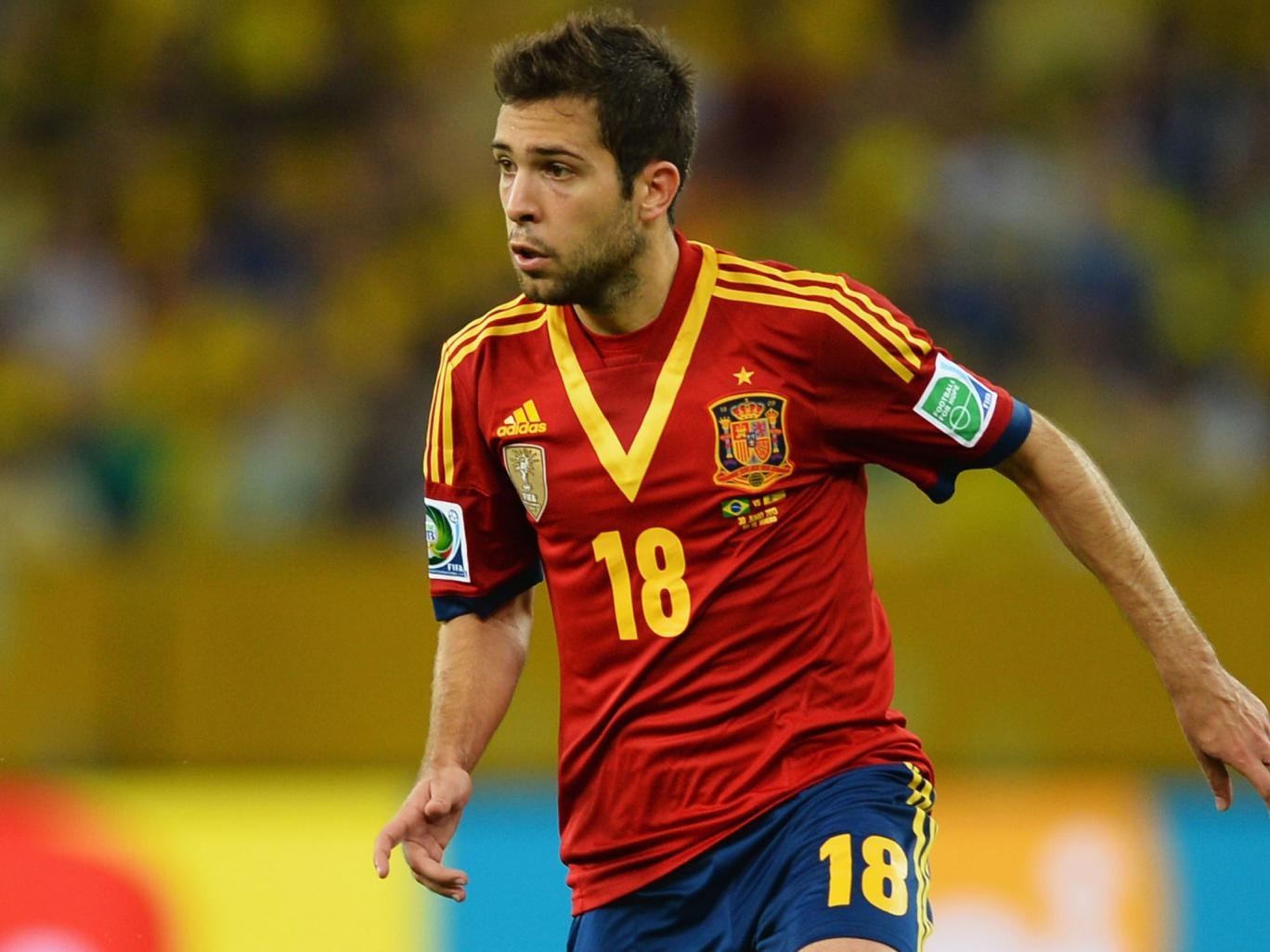 Hậu vệ trái Jordi Alba (Tây Ban Nha): Cựu sao Valencia hiếm khi mắc lỗi trong cả khâu tấn công lẫn phòng thủ. Thường xuyên dâng cao nhưng hậu vệ  26 tuổi có thể lui về phòng ngự chỉ trong tích tắc nhờ tốc độ và thể lực dồi dào.