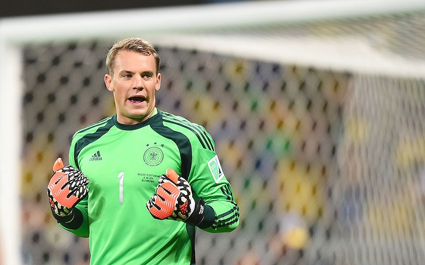 Thủ môn Manuel Neuer (Đức): Với sự tự tin, phản xạ cùng khả năng chỉ huy không ai sánh bằng, thủ thành thuộc biên chế Bayern hoàn toàn xứng đáng đứng trong khung gỗ của đội hình siêu sao của VCK Euro 2016.