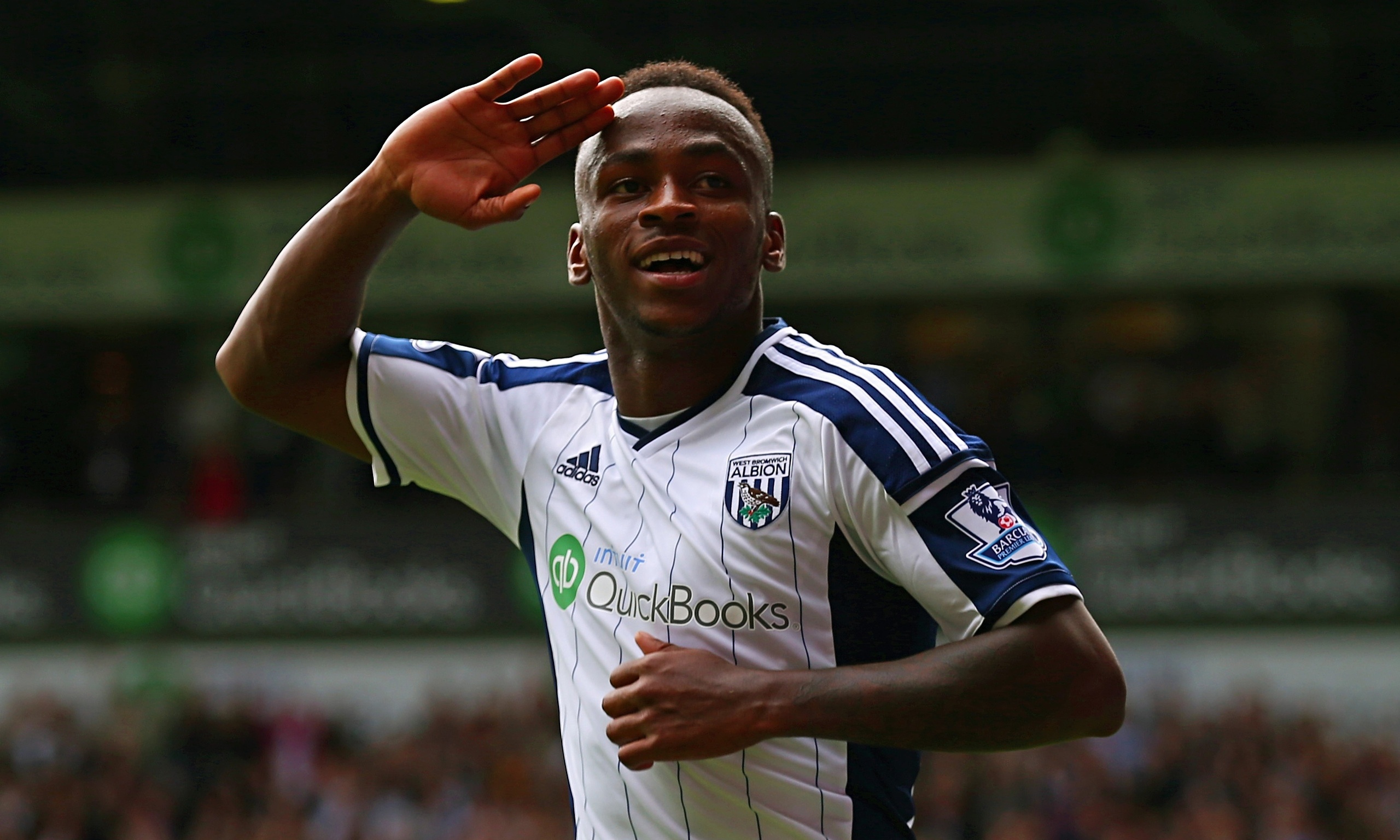 1. Saido Berahino (West Brom): Chelsea lên kế hoạch trả Radamel Facao về Monaco ngay khi TTCN mùa đông mở cửa, và cái tên được lựa chọn để thay thế chân sút người Colombia là tiền đạo thuộc biên chế West Brom, Saido Berahino. Báo chí Anh đưa tin, Nhà ĐKVĐ Premier League sẵn sàng chi 20 triệu bảng để đổi lấy sự phục vụ từ chân sút sinh năm 1993. Hợp đồng giữa Berahino và đội chủ sân The Hawthorns chỉ còn 18 tháng và bản thân anh cũng công khai ý định muốn đầu quân cho một CLB giàu tham vọng hơn. Dù vậy, “The Blues” vẫn cần đề phòng khi kình địch Tottenham cũng đã nhòm ngó tuyển thủ U21 Anh từ mùa giải trước.