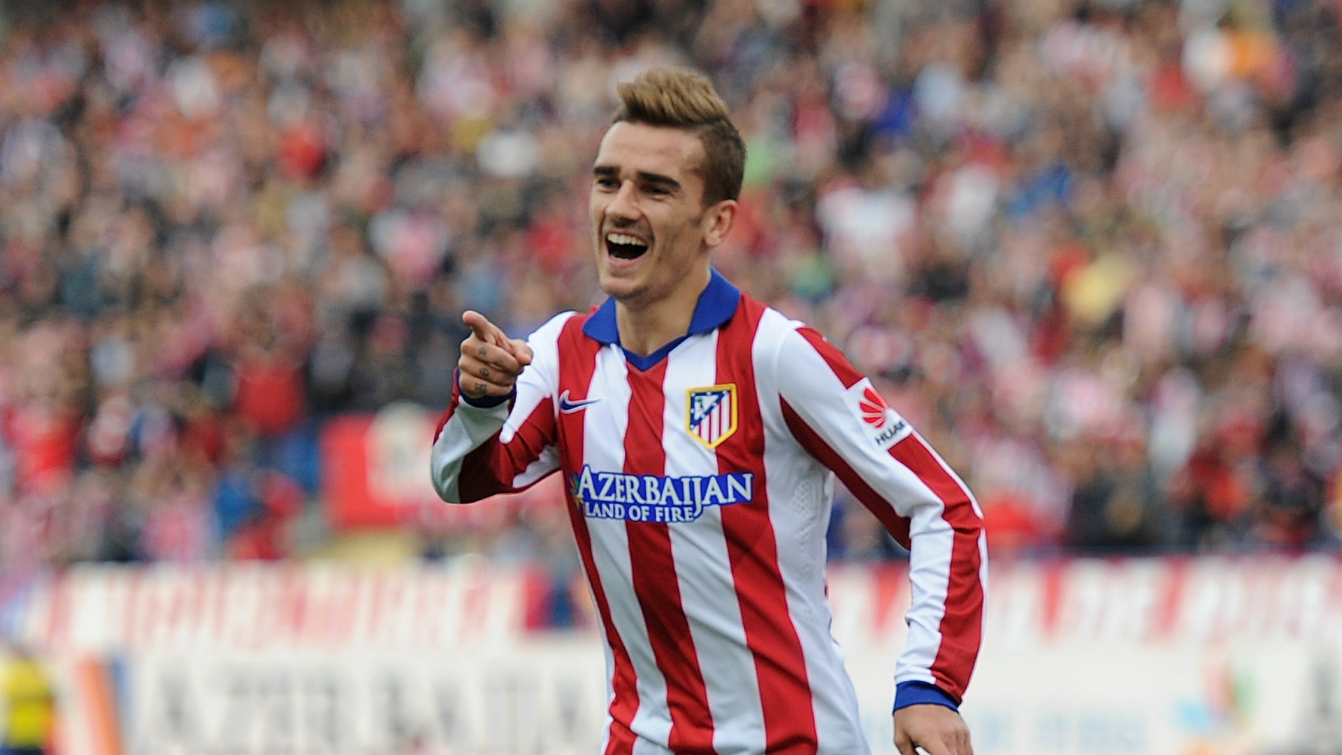 5. Antoine Griezmann (Atletico Madrid): Ngôi sao sinh năm 1991 chính là ưu tiên hàng đầu của Jose Mourinho trong kỳ chuyển nhượng mùa đông sắp tới. Và để sở hữu chân sút ghi 25 bàn trên mọi mặt trận mùa giải trước,  Chelsea sẽ phải bỏ ra số tiền không dưới 30 triệu bảng. 