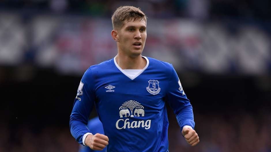 1. John Stones (Everton): Sao mai sinh năm 1994 là ưu tiên hàng đầu của Jose Mourinho trong công cuộc tái thiết một Chelsea đang rệu rã từ đầu mùa. Nhà ĐKVĐ Premier League cho thấy họ đã sẵn sàng làm mọi thứ chỉ để có được chữ ký của trung vệ tài năng người Anh.  