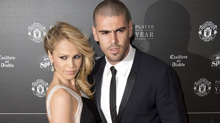 Vo Valdes tuc gian vi chong khong duoc moi du tiec cua MU hinh anh