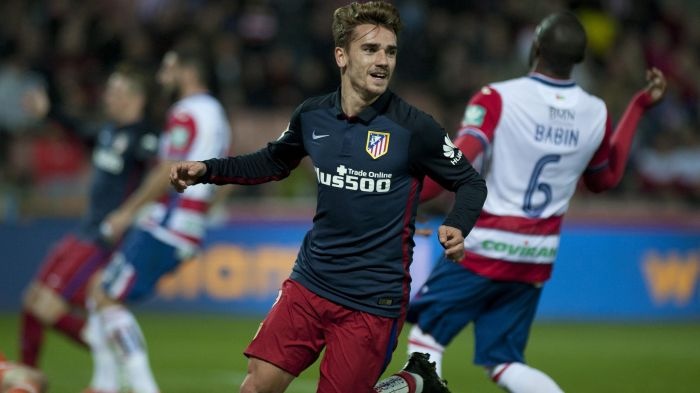 4. Antoine Griezmann (Atletico Madrid): Chỉ cần bỏ ra khoảng 25 triệu bảng, Chelsea sẽ sở hữu chân sút tài năng chỉ đứng sau Cristano Ronaldo và Lionel Messi tại La Liga 2014/15. Mùa giải năm nay, tiền đạo số một của nhà ĐKVĐ giải Ngoại hạng là Diego Costa mới chỉ có vỏn vẹn 3 pha lập công sau 12 trận. Mourinho không thể mãi trông chờ vào những tình huống cố định của Willian, ông cần chủ động đưa về Stamford Bridge một tay săn bàn đẳng cấp ngay trong kỳ chuyển nhượng mùa đông sắp tới.