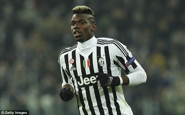 3. Paul Pogba (Juventus): 2 trụ cột ở tuyến giữa mùa trước là Cesc Fabregas và Nemanja Matic vẫn đang cho thấy phong độ vô cùng tồi tệ. Jose Mourinho đang ráo riết tìm một tiền vệ đẳng cấp có thể gánh vác nhiệm vụ của 2 ngôi sao kể trên. Với tài năng của mình, cựu cầu thủ MU có thể ghi bàn, kiến tạo, phân phối bóng hay thậm chí là lui về phòng ngự nhờ nền tảng thể lực sung mãn. Trở ngại lớn nhất đối với tham vọng sở hữu Pogba của Chelsea chính là mức giá tối thiểu 60 triệu bảng Juventus đưa ra. Bên cạnh đó, tuyển thủ Pháp cũng khẳng định chỉ muốn đầu quân cho Barcelona nếu phải chia tay “Lão phu nhân”.