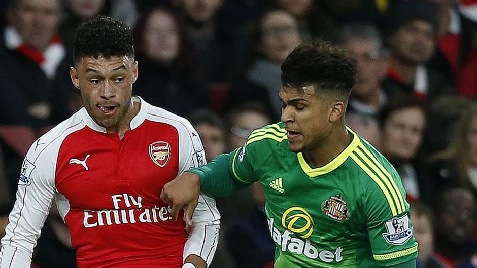 Hậu vệ phải Deandre Yedlin (Sunderland): Hậu vệ người Mỹ mắc lỗi trực tiếp trong bàn mở thua đầu tiên của Sunderland và tỏ ra bất lực khi phải theo kèm chân sút đầy tốc độ Joel Campbell bên phía Arsenal.